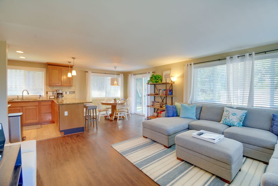 Living Room | Free WiFi | Smart TV | Board Games | Books | Central A/C
