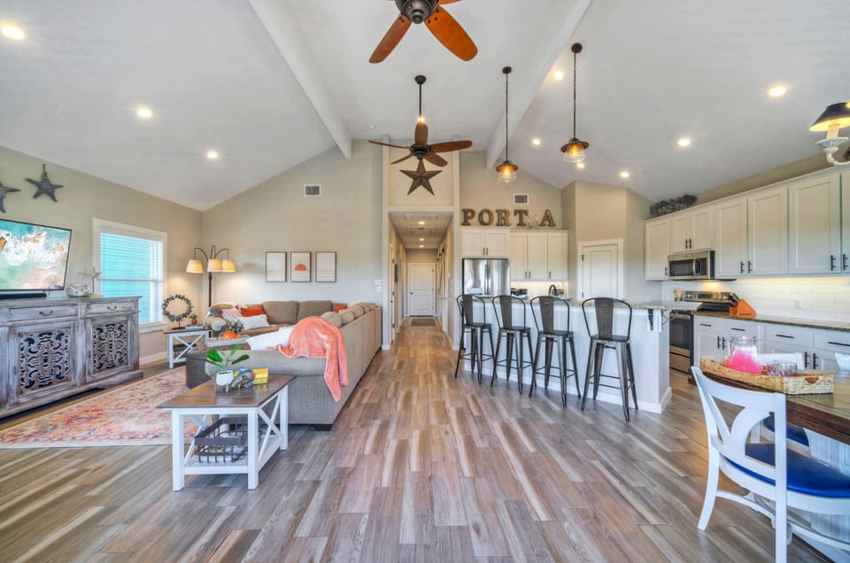 Open layout makes it easy for your group to connect.