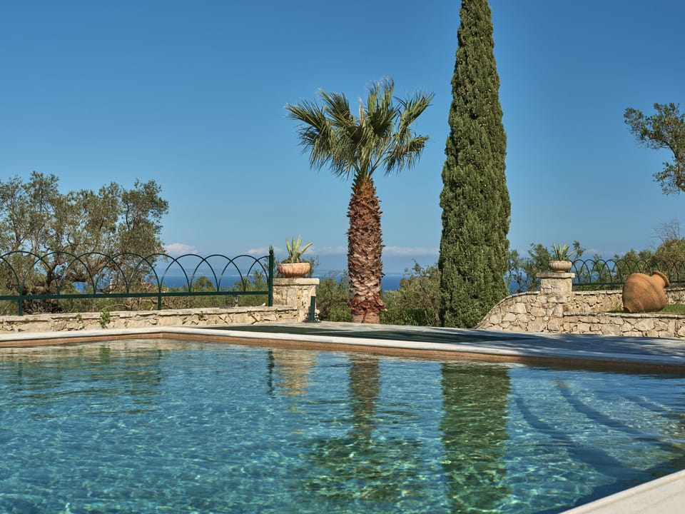 Wonderful pool details with breathtaking views.