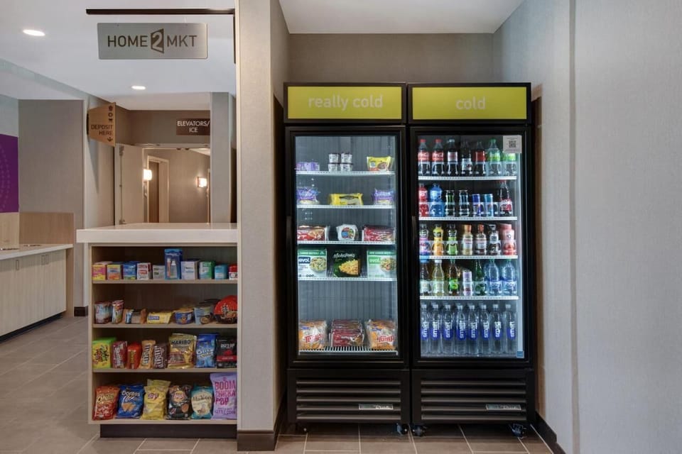 Grab late-night snacks and cold drinks without leaving the hotel.
