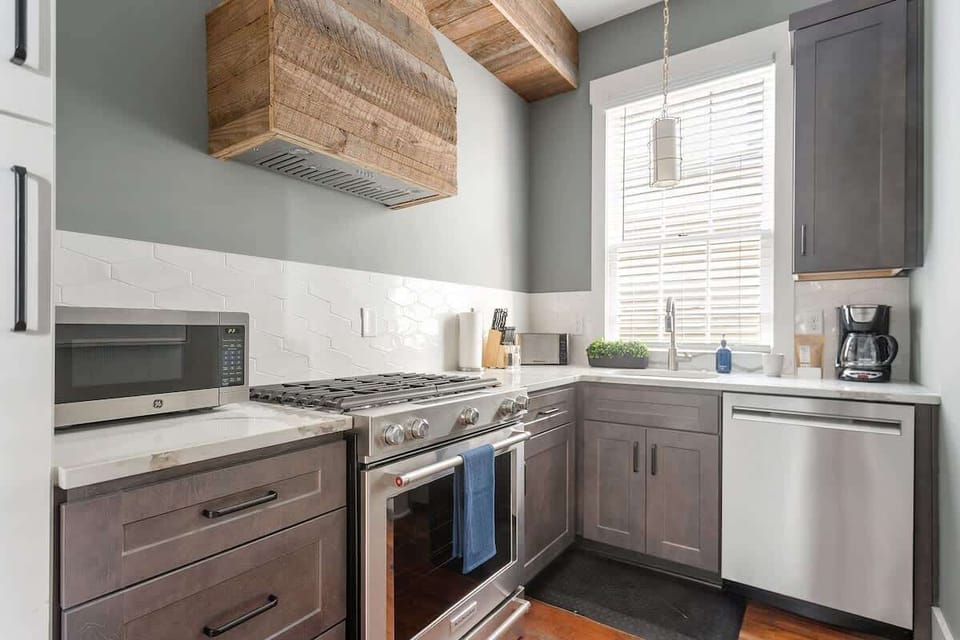 Fully Stocked Kitchen!