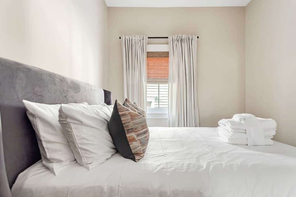 Bedroom #4: Queen Bed