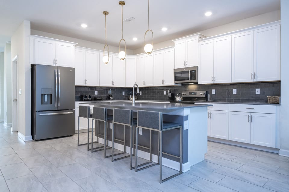 The fully equipped kitchen has all modern amenities!