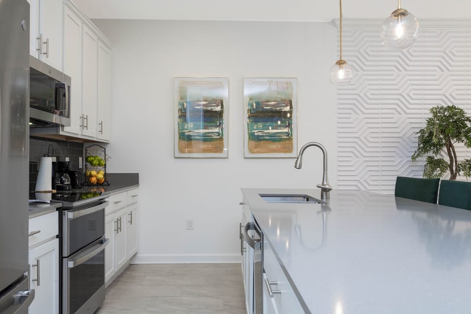 Dishwasher ans amenities included.