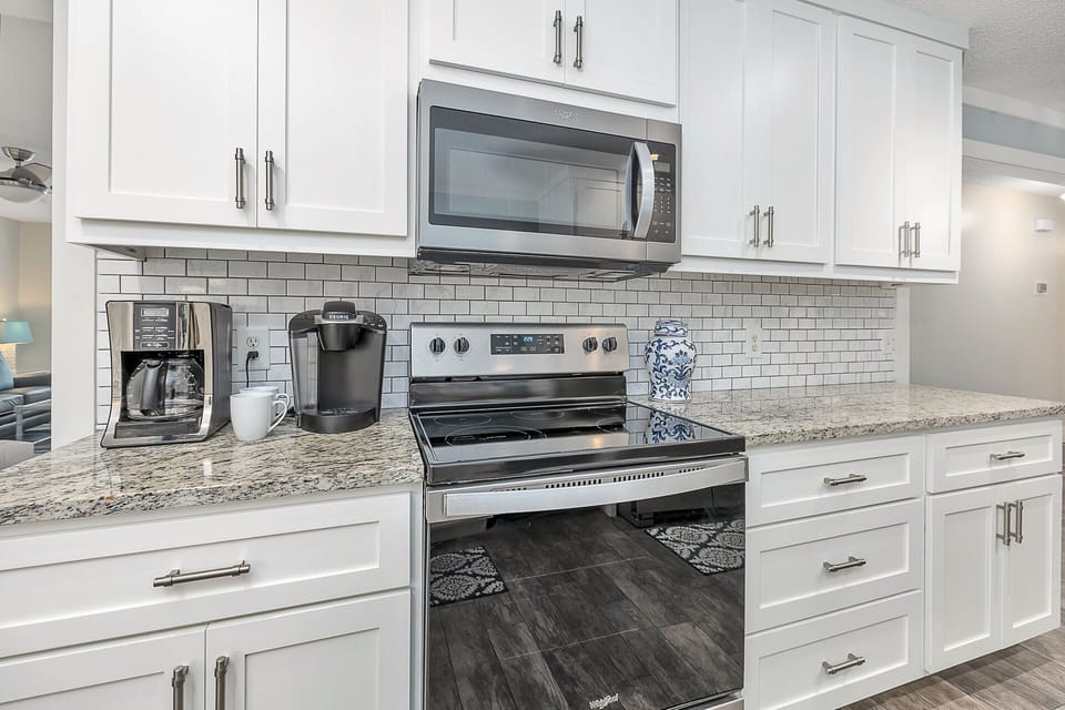 Kitchen Coffee Station – Morning Fuel Before Ocean Motion - Fresh brew? French press? Keurig convenience? This St. Simons Island vacation rental has them all—perfect for gearing up before grabbing bikes at Ocean Motion or strolling to Dulce Dough.