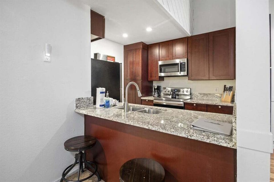 Kitchen Bar with additional seating