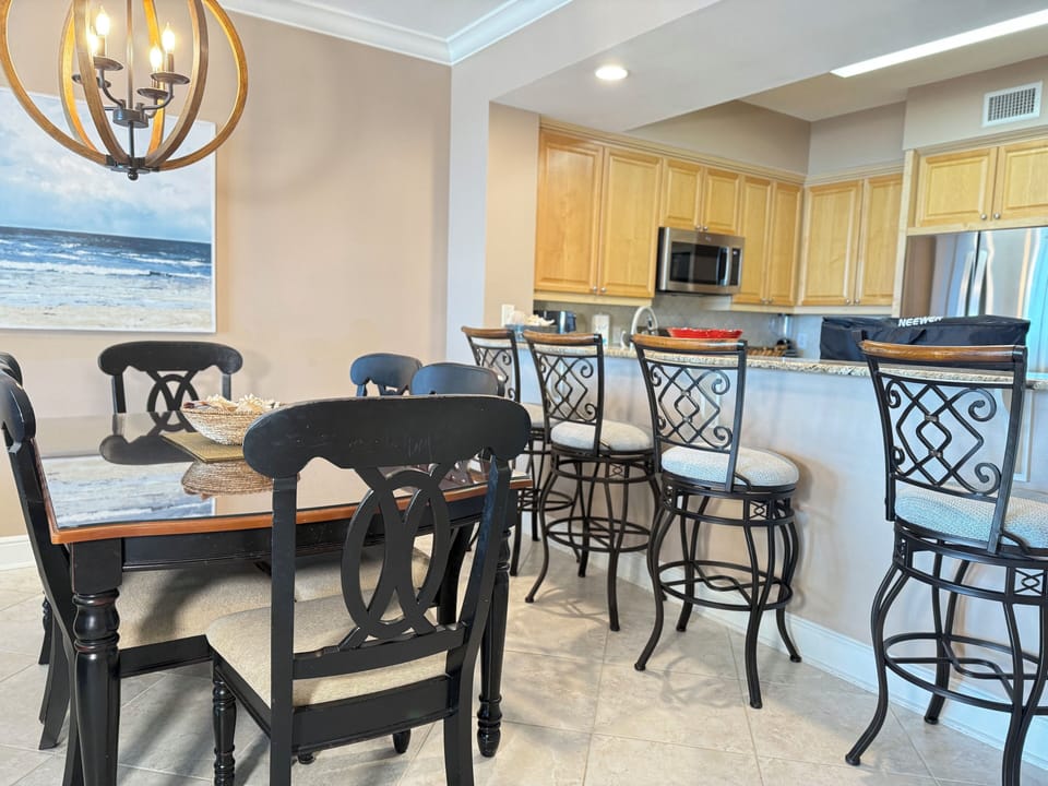 Azure #404 Dining Area