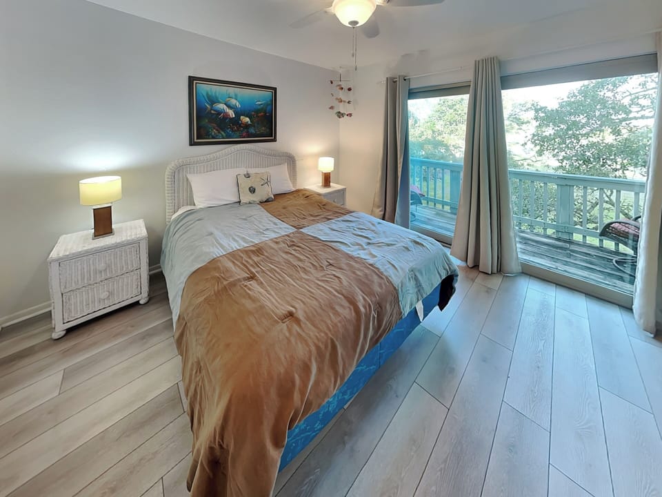 Second Bedroom - Queen Bed