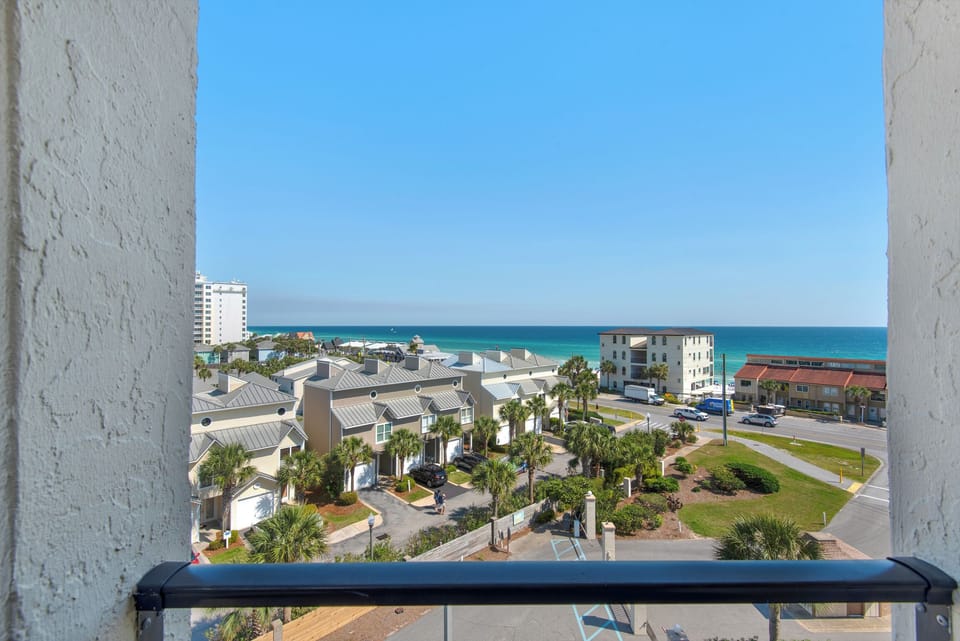 Enclave 605A balcony