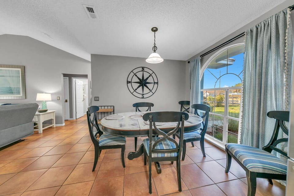 Dining table seating