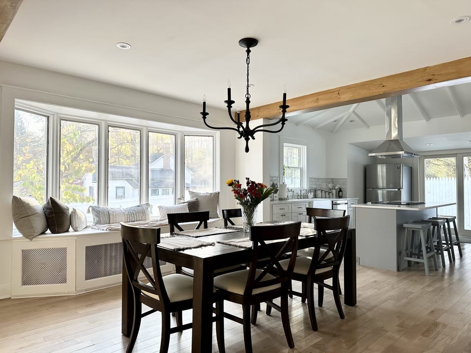 Dining Room for 6 - extender available