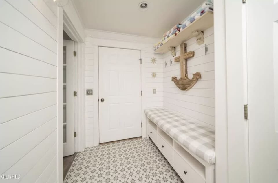 Entry way