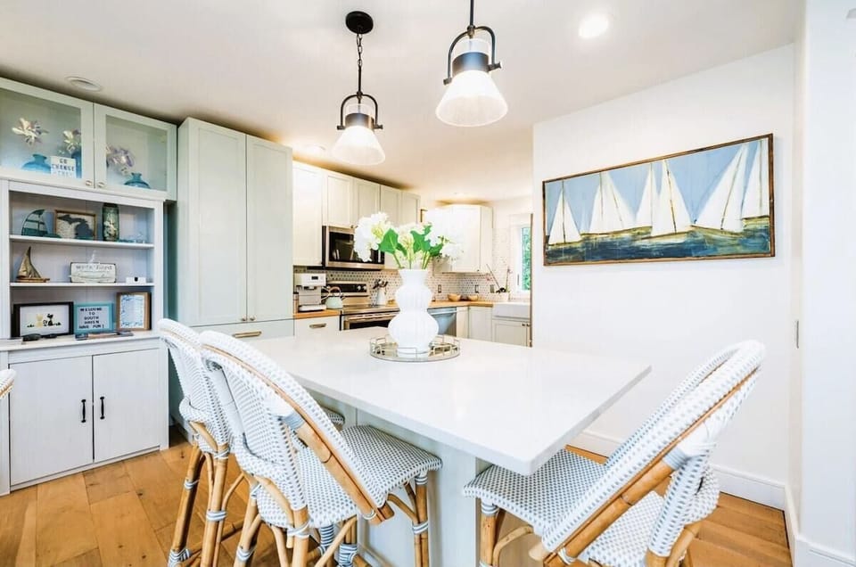 Breakfast table 