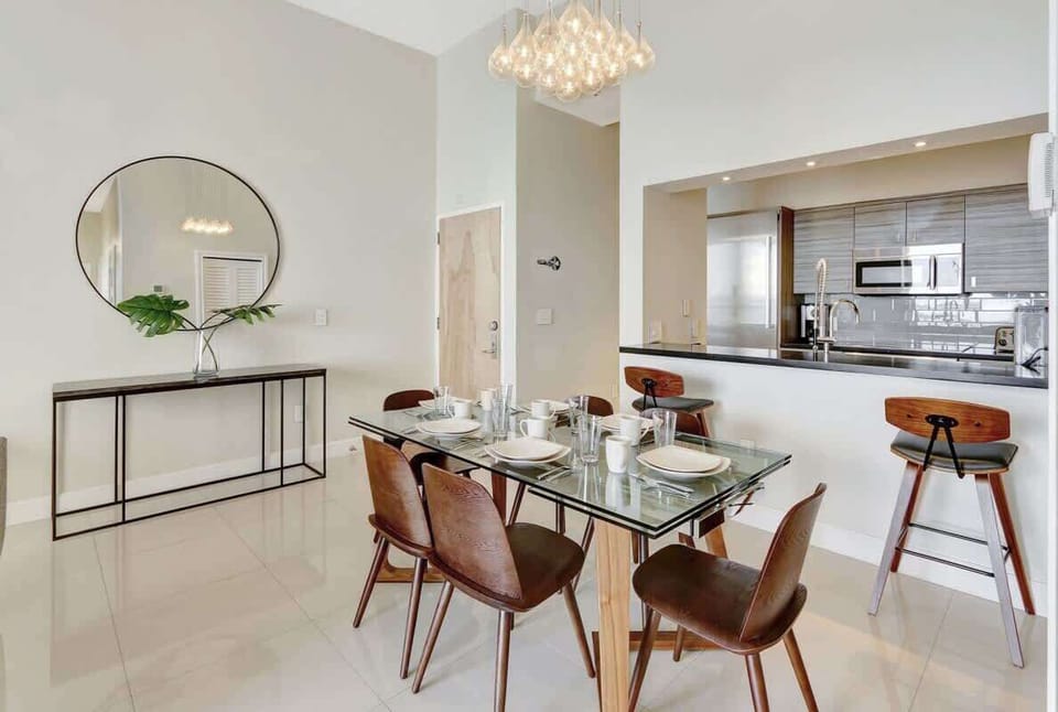 Elegance in Every Seat: A Beautiful Dining Area for Six