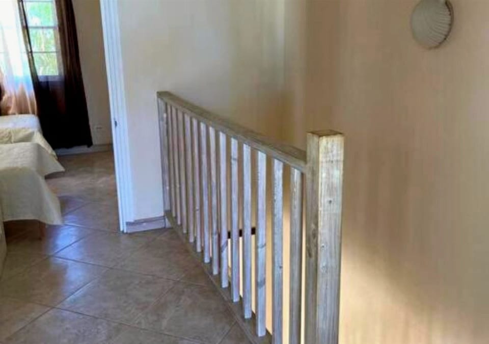  leading to bedroom 2 and bathroom