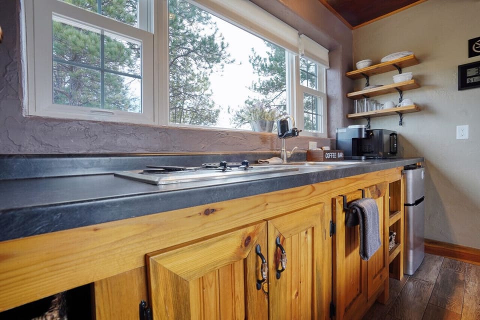 Cook in a stocked kitchen w/ stovetop