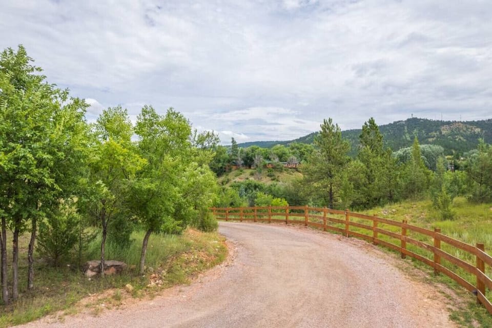 Driveway to Highland Meadows Resort