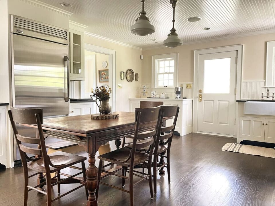 Kitchen and dining area in Boxwood House.