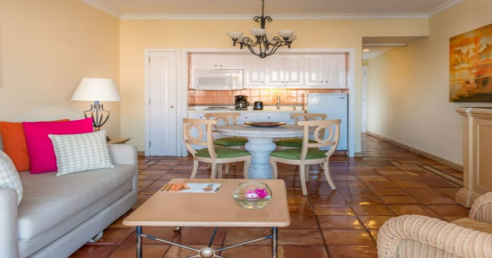 Pueblo-Bonito-Rose-Luxury-Suite-3-5a79fdbd05e07-620x450