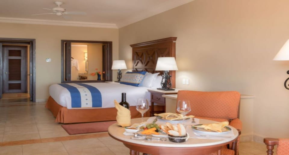 Pueblo-Bonito-Sunset-Executive-Oceanview-Suite-4-5a79fe6c6d6c8-620x450-2050
