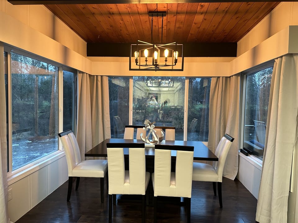 Dinning table for 6 people