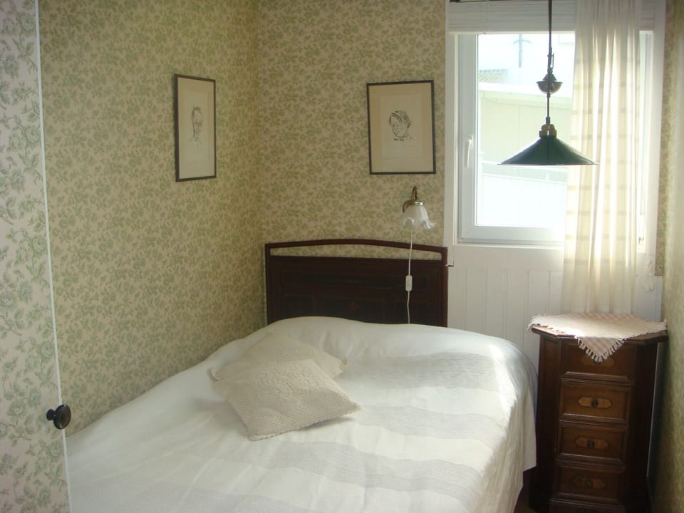 Sleeping room with double bed