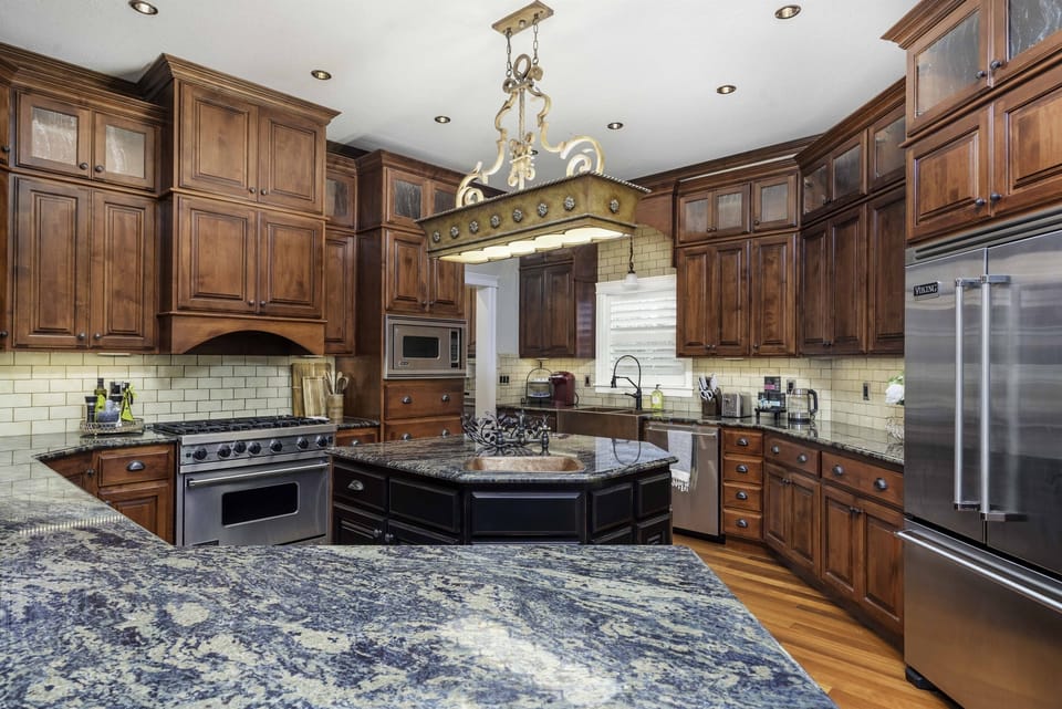 The kitchen is fully stocked with the appliances and utensils that you will be needing to cook gourmet meals. Kitchen is also big enough for group cooking and has plenty of surfaces to be creative.