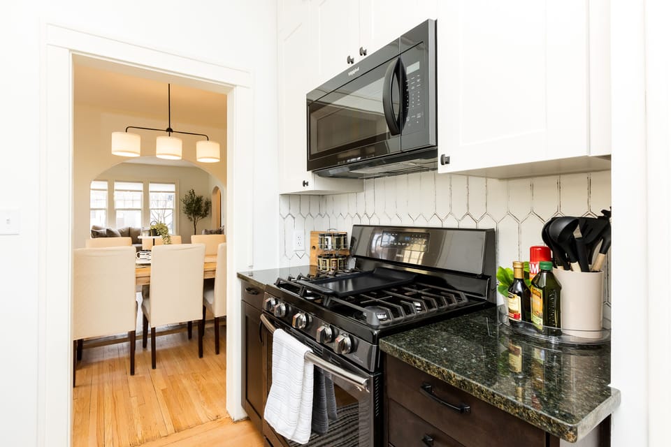 Newly updated kitchen cabinets, Quartz countertops, Gas Stove