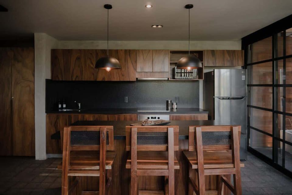 Fully equipped kitchen with oven