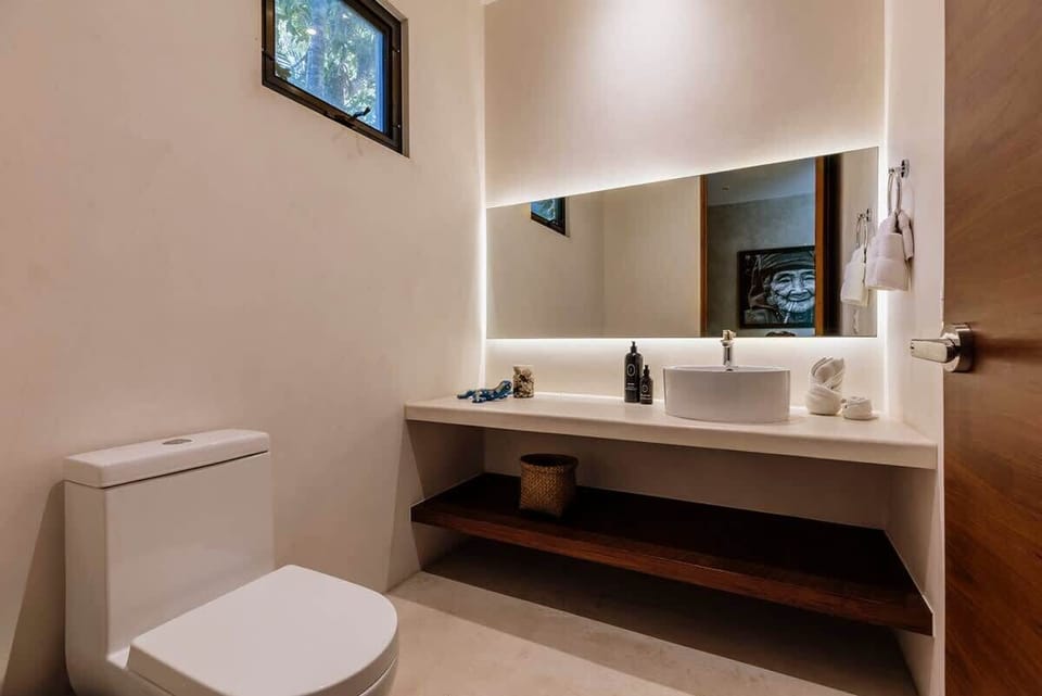 Guest Bath 1st Floor 