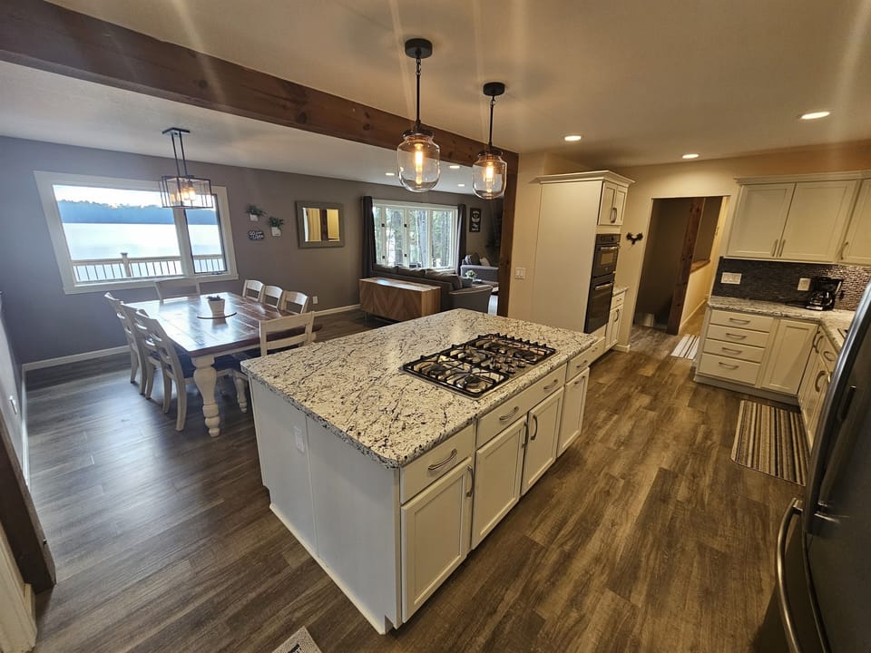 Kitchen & Dining Areas