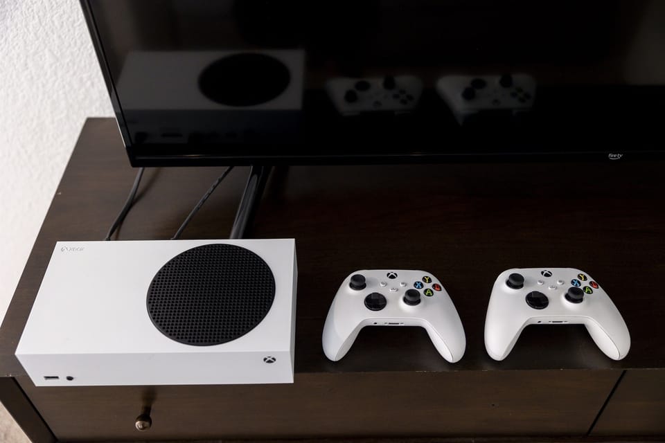 Game on! The ultimate Xbox station ready for endless adventures.