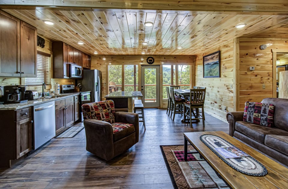 Kitchen/Dining Area