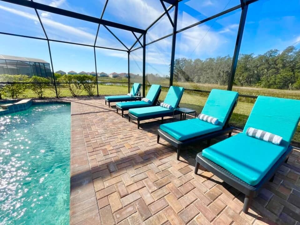 Extended sundeck