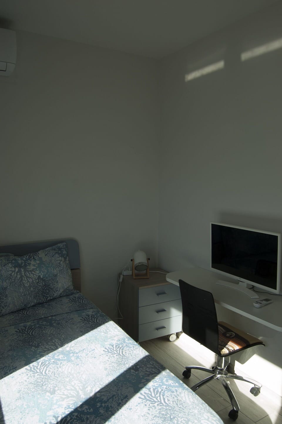 Autumn, Bedroom, Spring, Summer