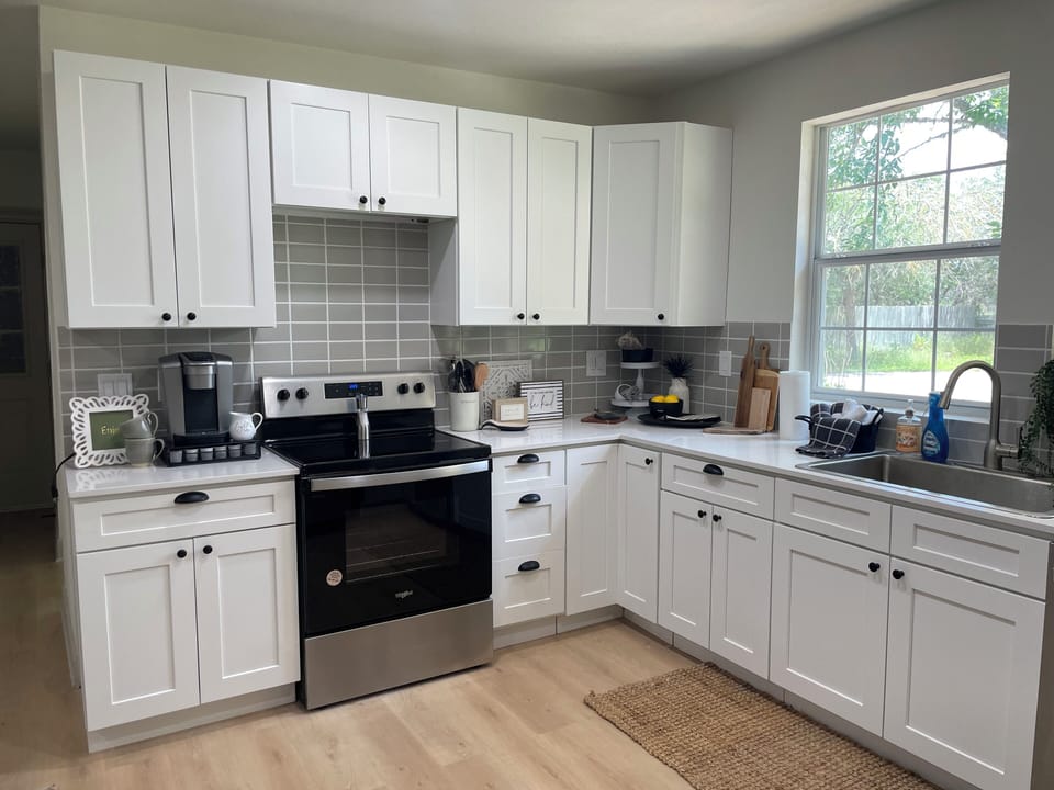 Large kitchen with complimentary coffee and tea