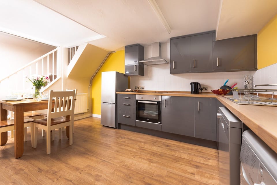 Well-equipped recently renovated kitchen