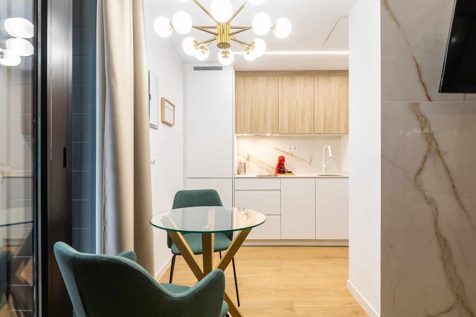 Kitchen or kitchenette,Dining area