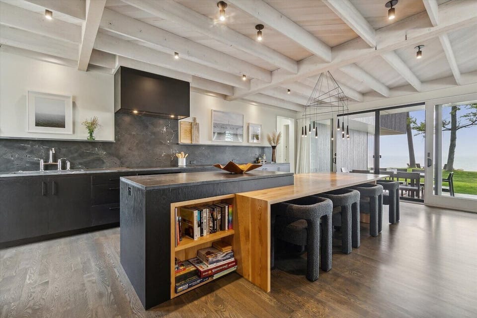 Fully stocked kitchen to cook to a chef's delight while you enjoy expansive views of the lake. 
