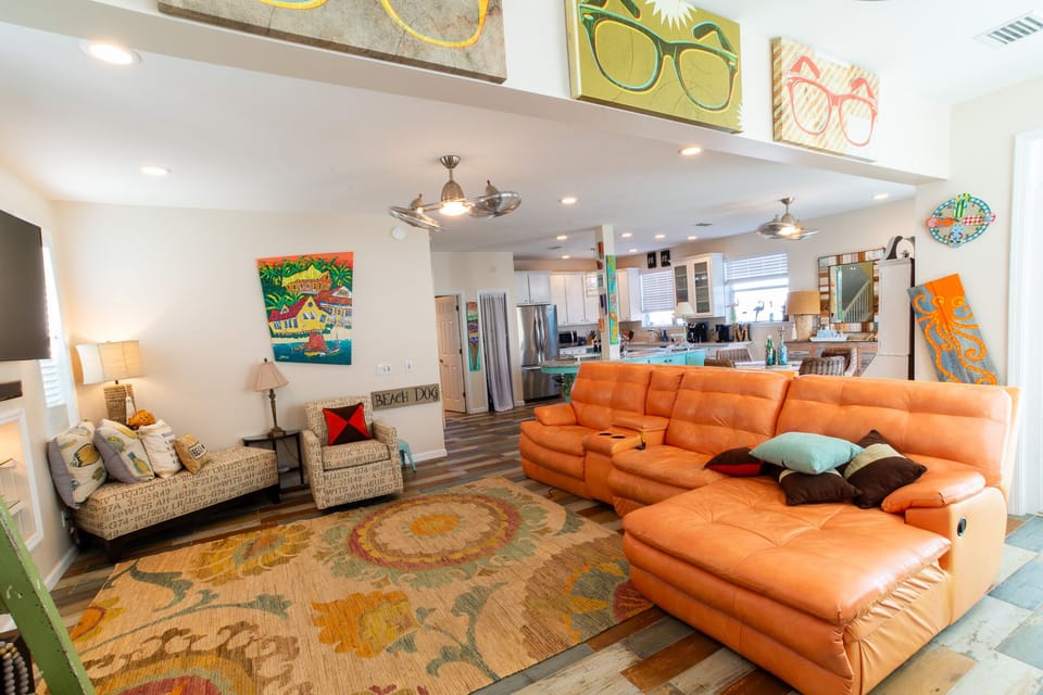 Custom seating throughout living area - Custom seating throughout living area
