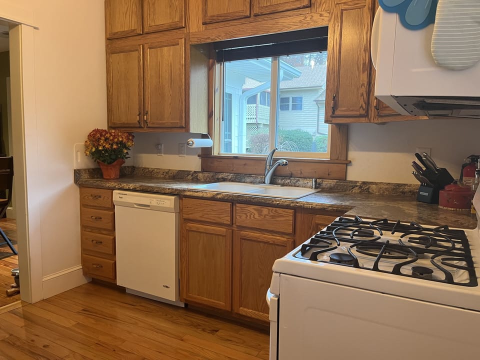 Keurig coffee maker, air-fryer, electric  

