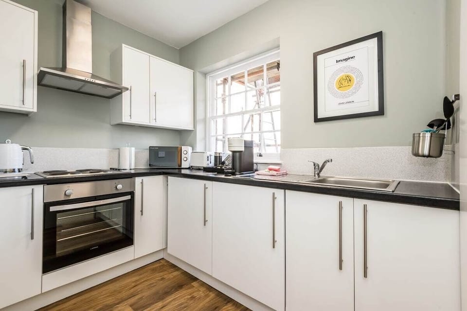 A fully equipped andCatharine Quarters I, Liverpool - Host & Stay functional kitchen. Dine in and cook your specialties! We supply all the basics plus a starter pack of dish soap.