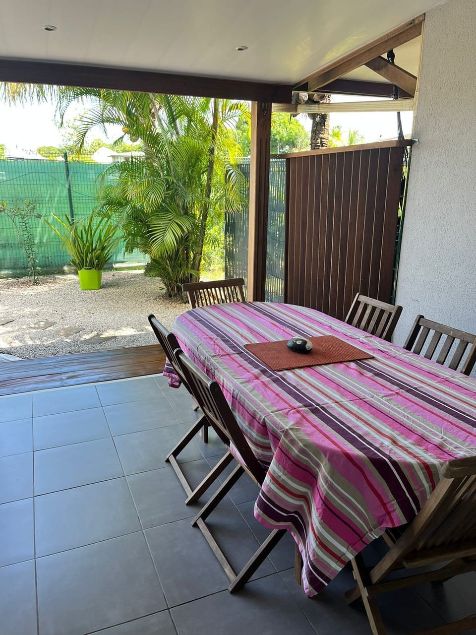 Outdoor dining