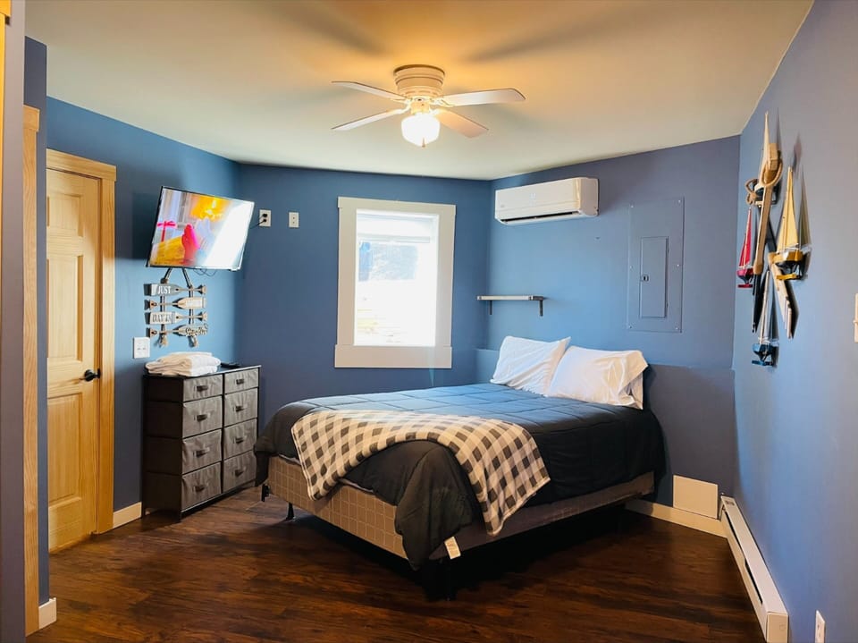 Third Bedroom - Queen Bed