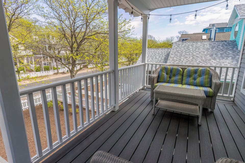 Main Level | Deck