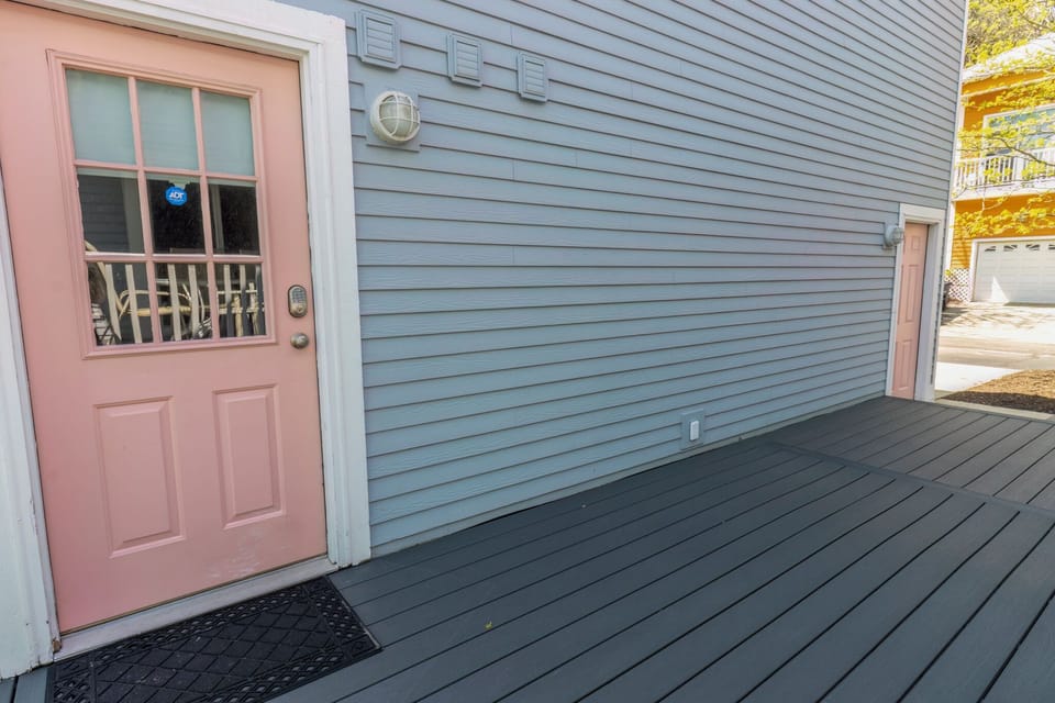 Guest House | Entrance