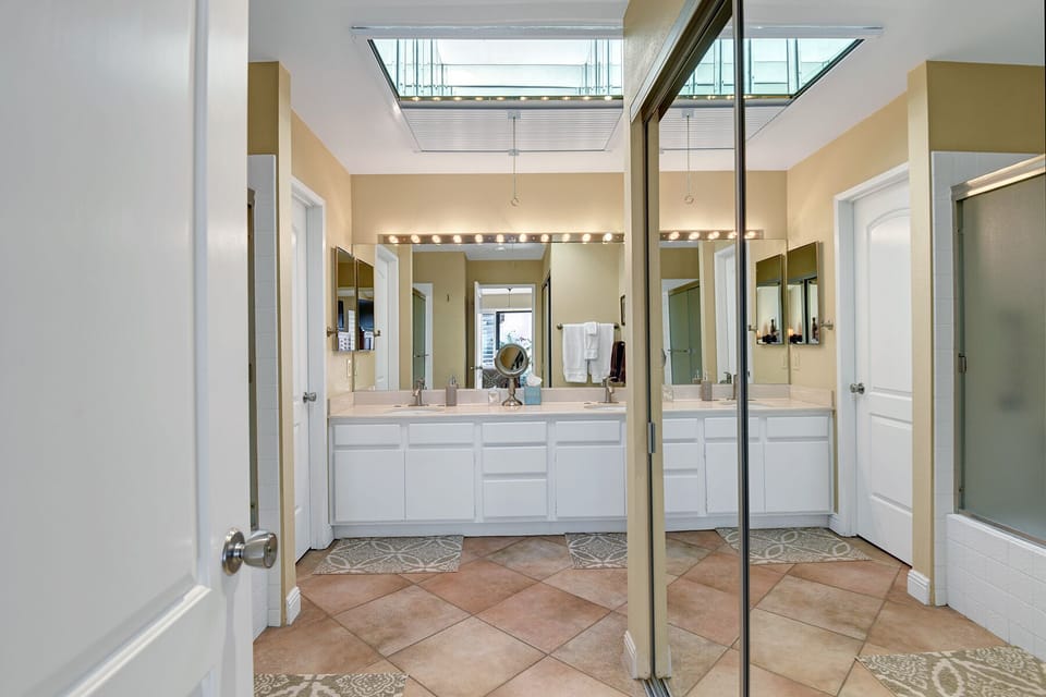 MAIN BATHROOM