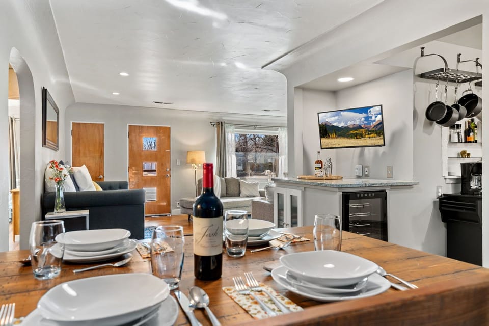 Dining Area | Seating for 4!