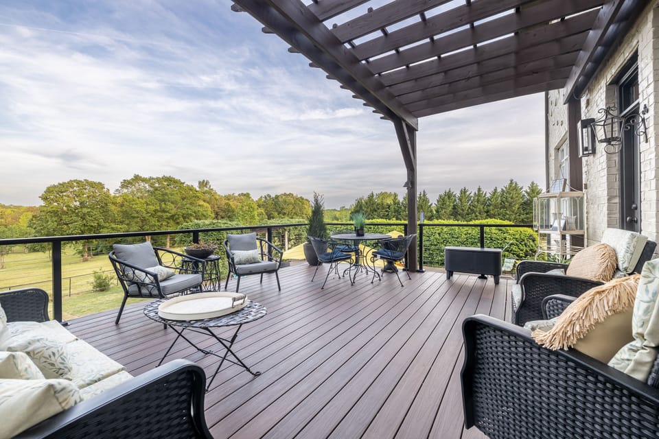 Main Living Upper Deck 