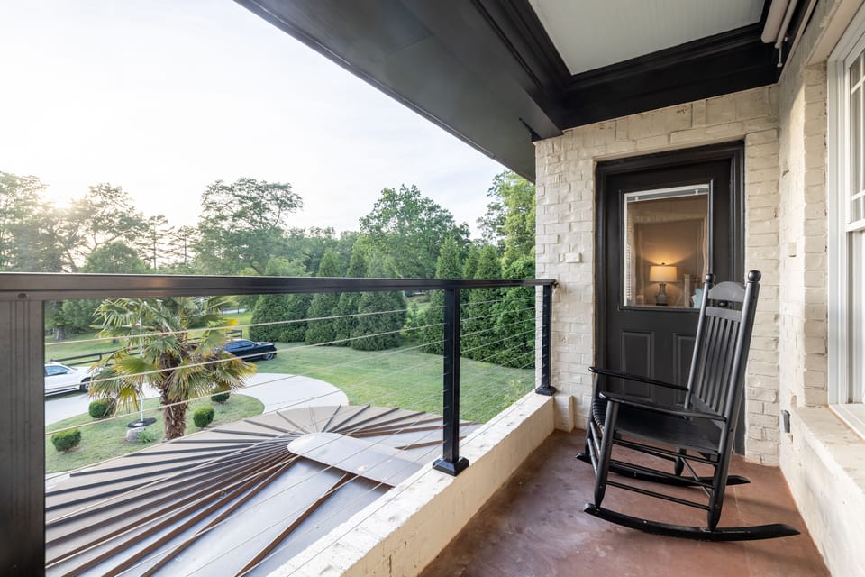 Shared 2nd Floor Balcony 
